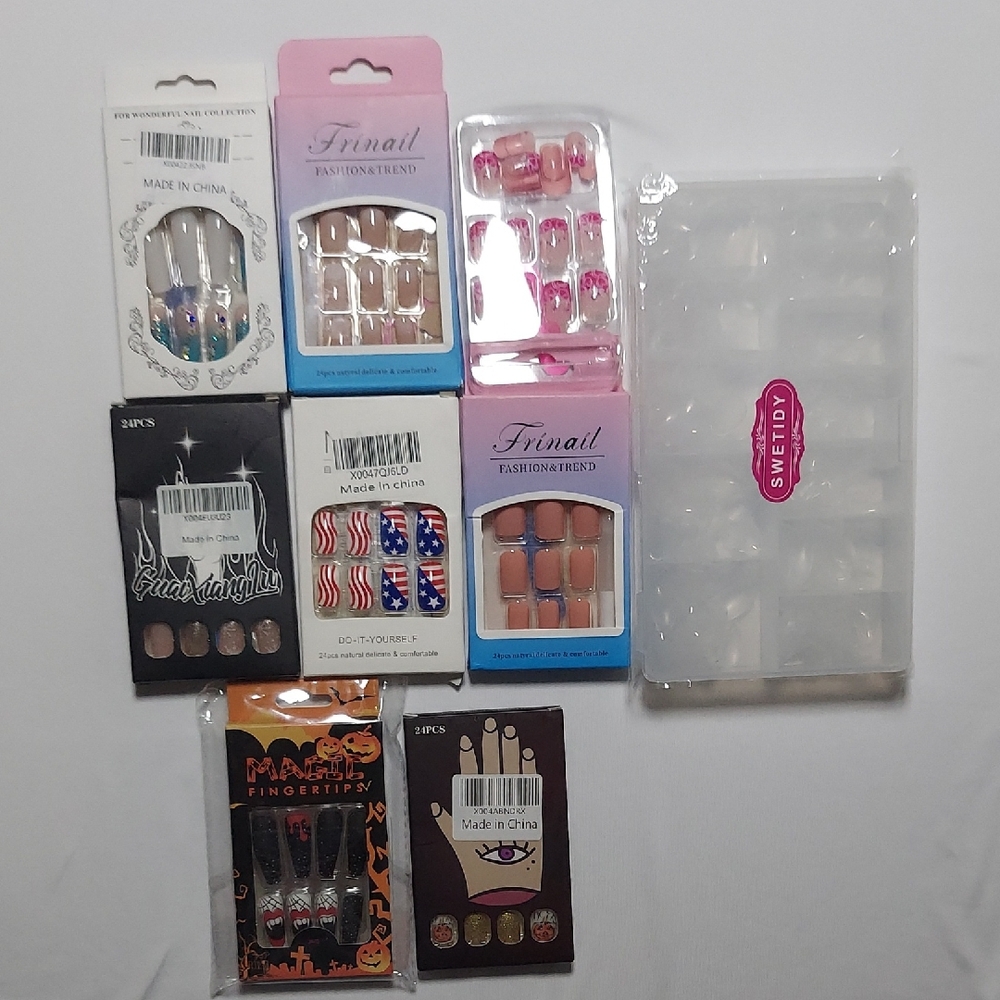9 Piece Set Of Press-on Nails.